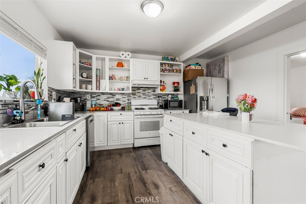 Los Angeles, California, 90063, United States, 5 Bedrooms Bedrooms, ,4 BathroomsBathrooms,Residential,For Sale,1759937