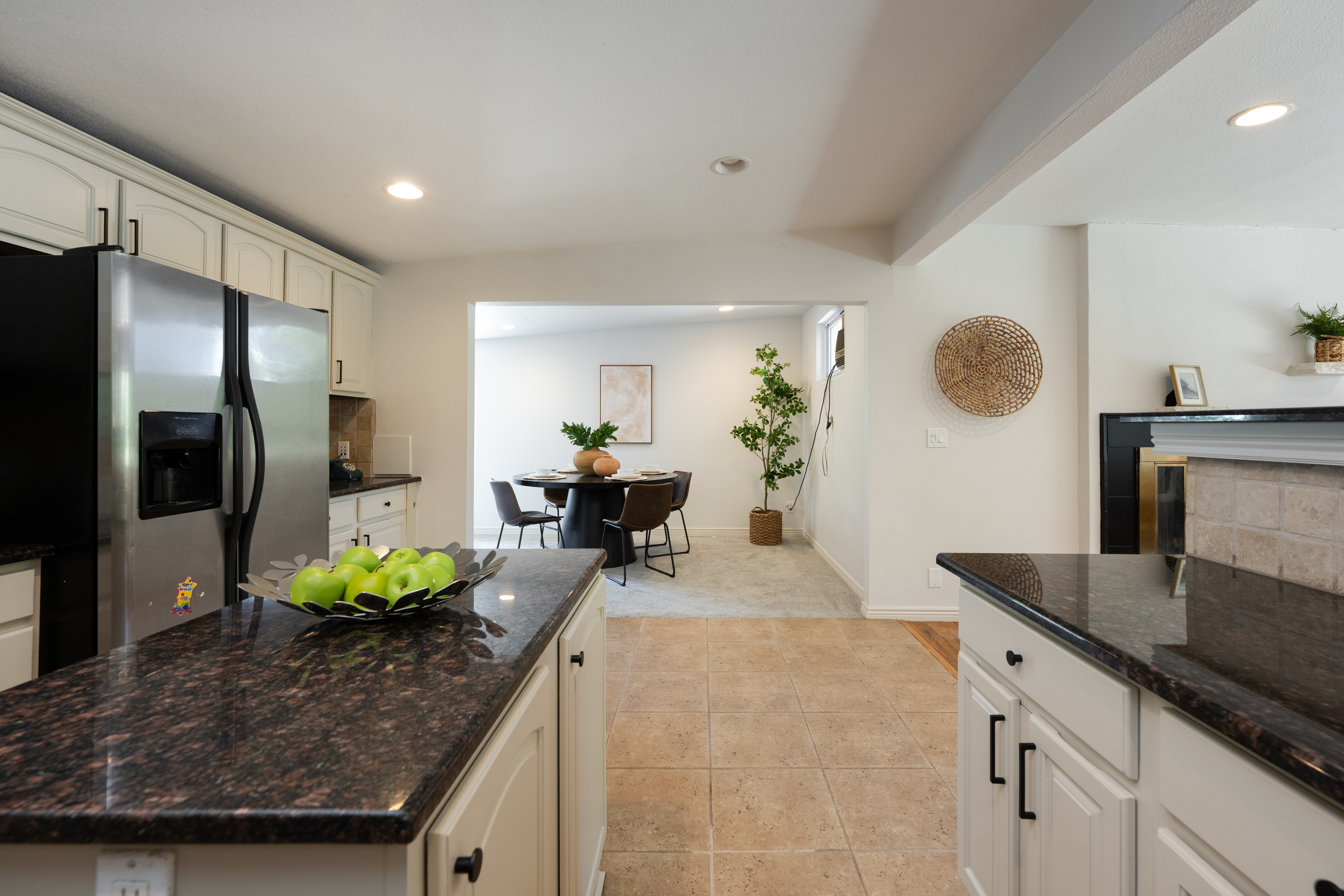  Beautiful mid-century modern home offering the perfect blend - 物件實景