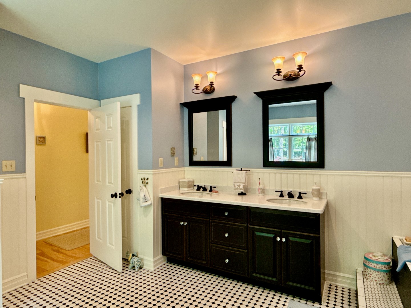 Hawley, Pennsylvania, 18428, United States, 3 Bedrooms Bedrooms, ,4 BathroomsBathrooms,Residential,For Sale,1846687