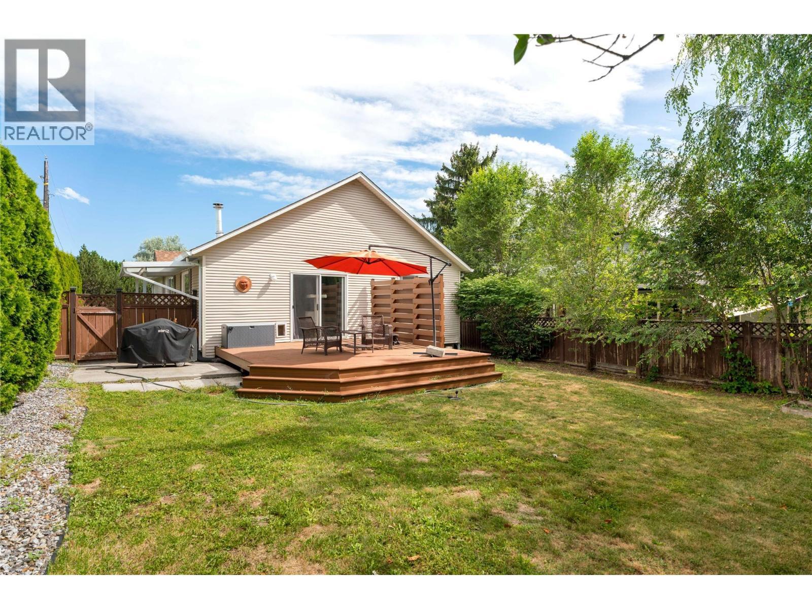 KELOWNA, British Columbia, V1V 1S9, CA, 4 Bedrooms Bedrooms, ,3 BathroomsBathrooms,Residential,For Sale,1895438