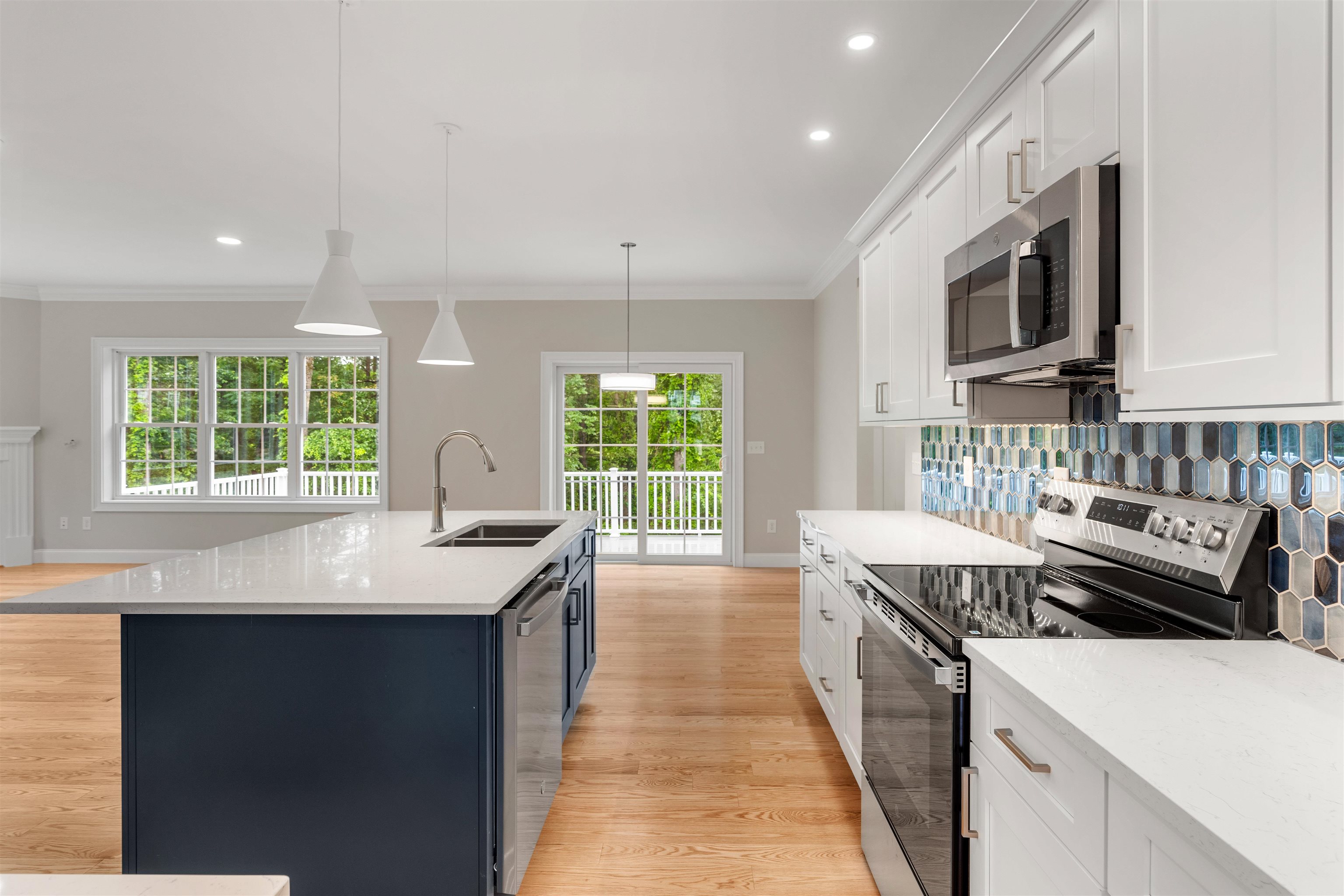 Hooksett, New Hampshire, 03106, United States, 4 Bedrooms Bedrooms, ,3 BathroomsBathrooms,Residential,For Sale,1895985