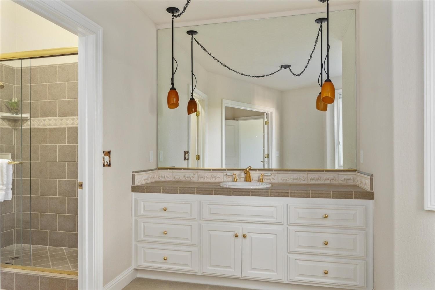 Angels Camp, California, 95222, United States, 5 Bedrooms Bedrooms, ,5 BathroomsBathrooms,Residential,For Sale,1979425