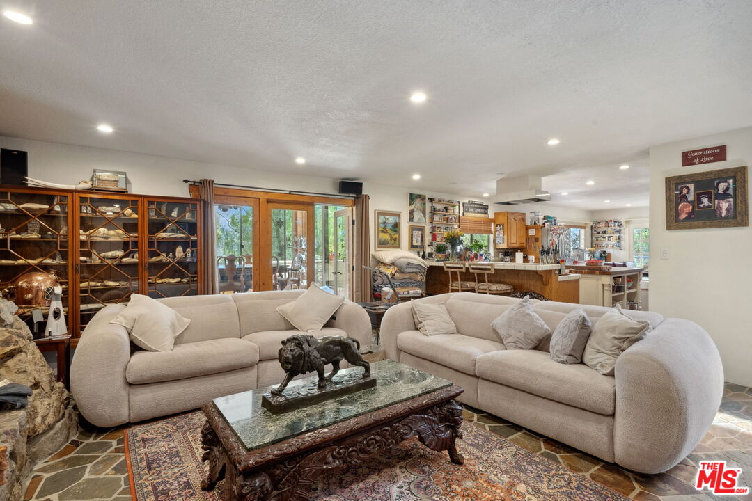 Calabasas, California, 91302, United States, 4 Bedrooms Bedrooms, ,3 BathroomsBathrooms,Residential,For Sale,1708601