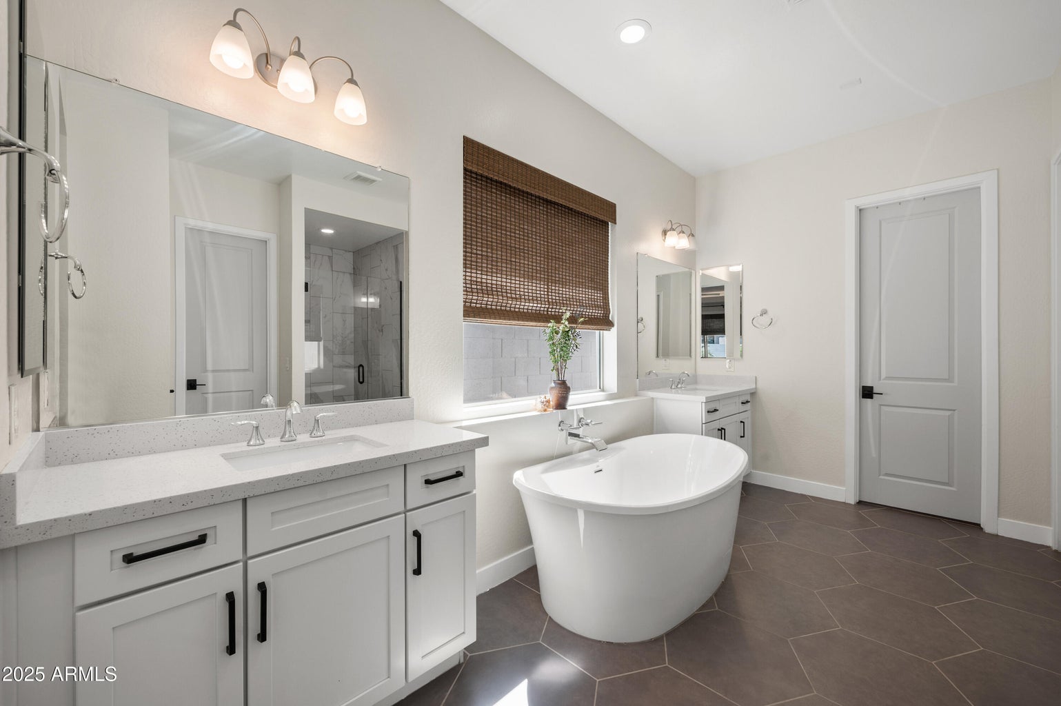 Mesa, Arizona, 85212, United States, 5 Bedrooms Bedrooms, ,5 BathroomsBathrooms,Residential,For Sale,1981050