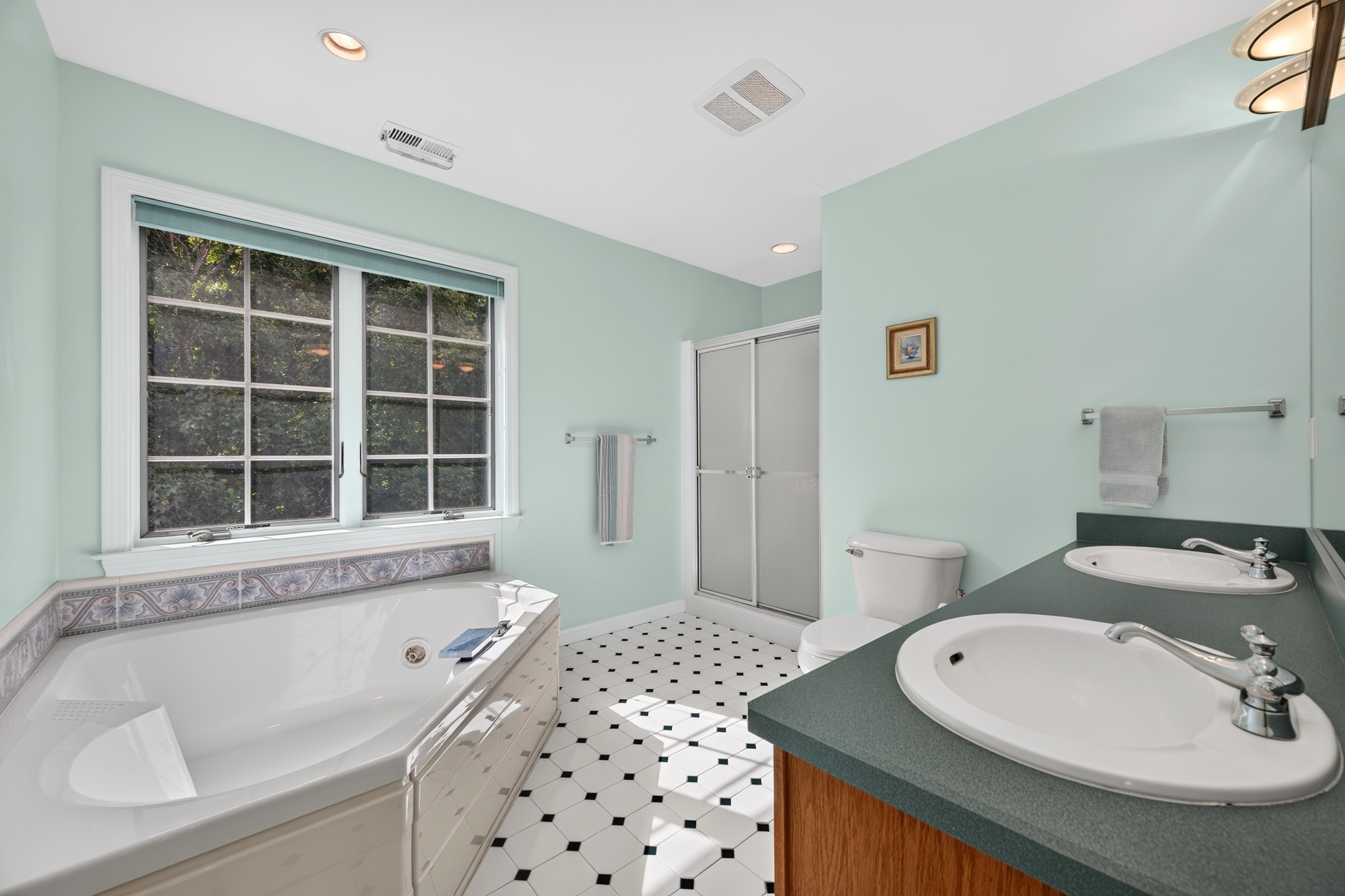  Classic Custom Colonial on Over 2 Private Acres - 物件實景