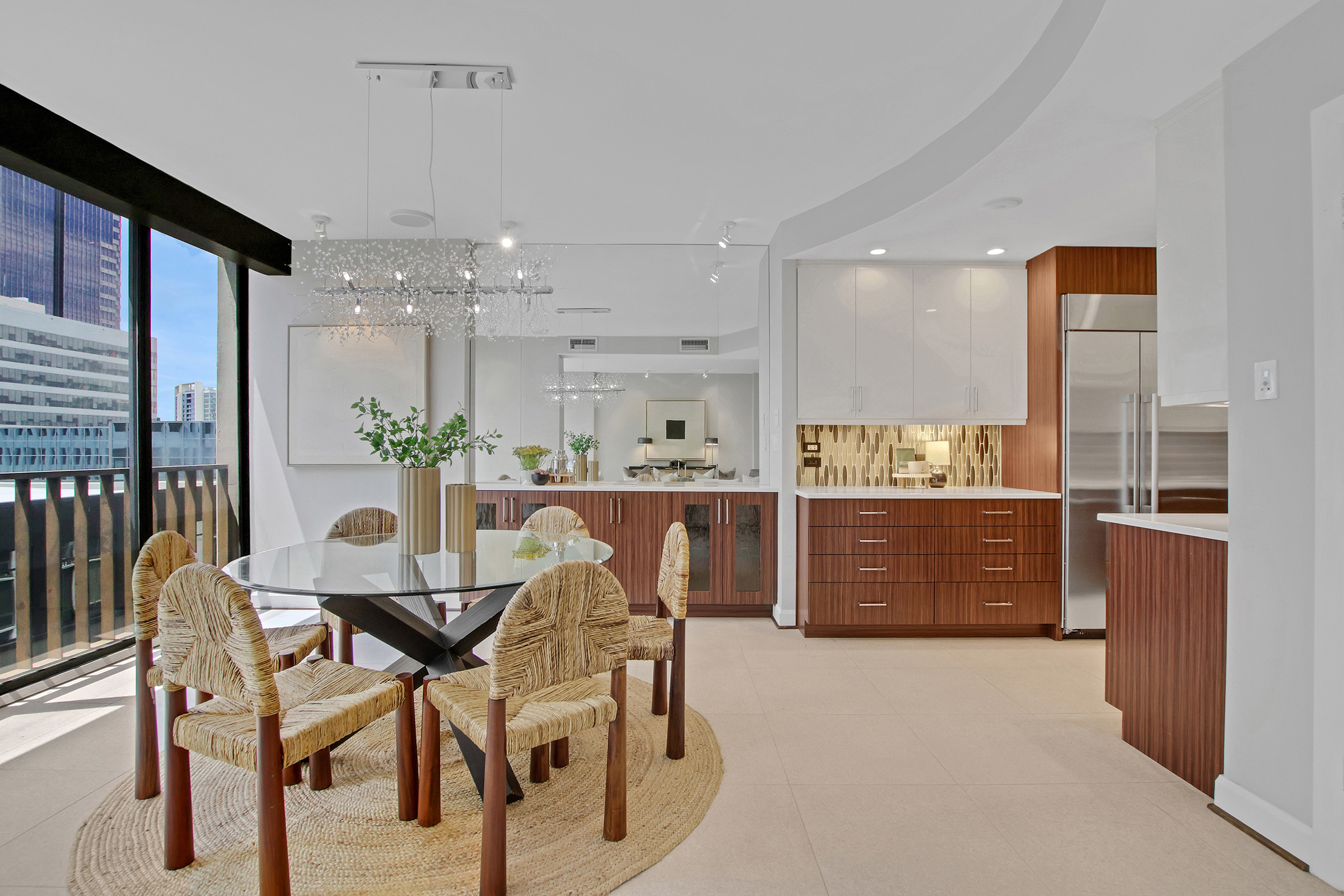  Fully Renovated Two-story Condo in the Iconic Colony House at Colony Square - 物件實景