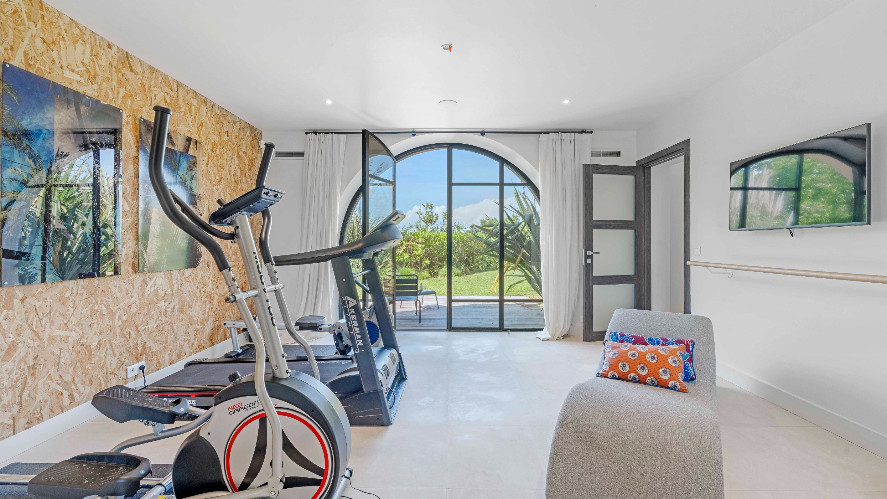  Contemporary sea view villa with 7 suites, pool & Spa for sale in Ramatuelle - 物件實景
