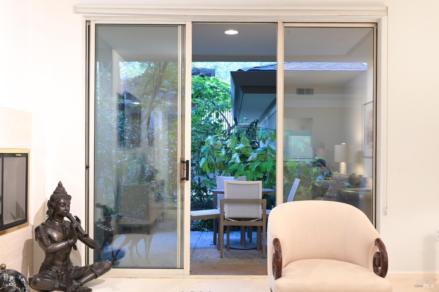 San Rafael, California, 94903, United States, 1 Bedroom Bedrooms, ,2 BathroomsBathrooms,Residential,For Sale,2003098