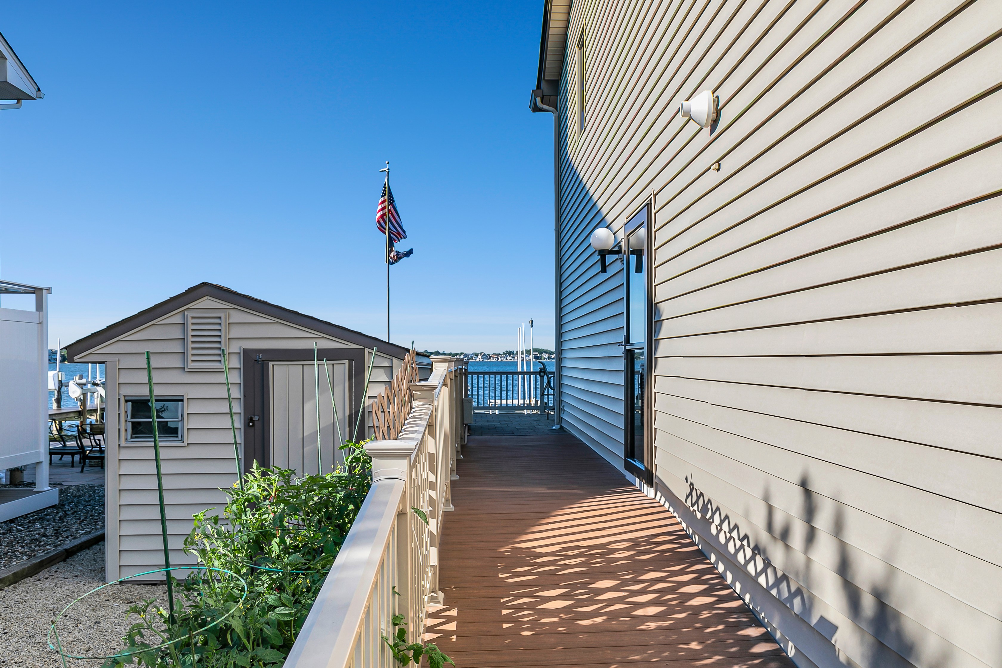  A Rare Bayfront Retreat on Silver Bay - 物件實景