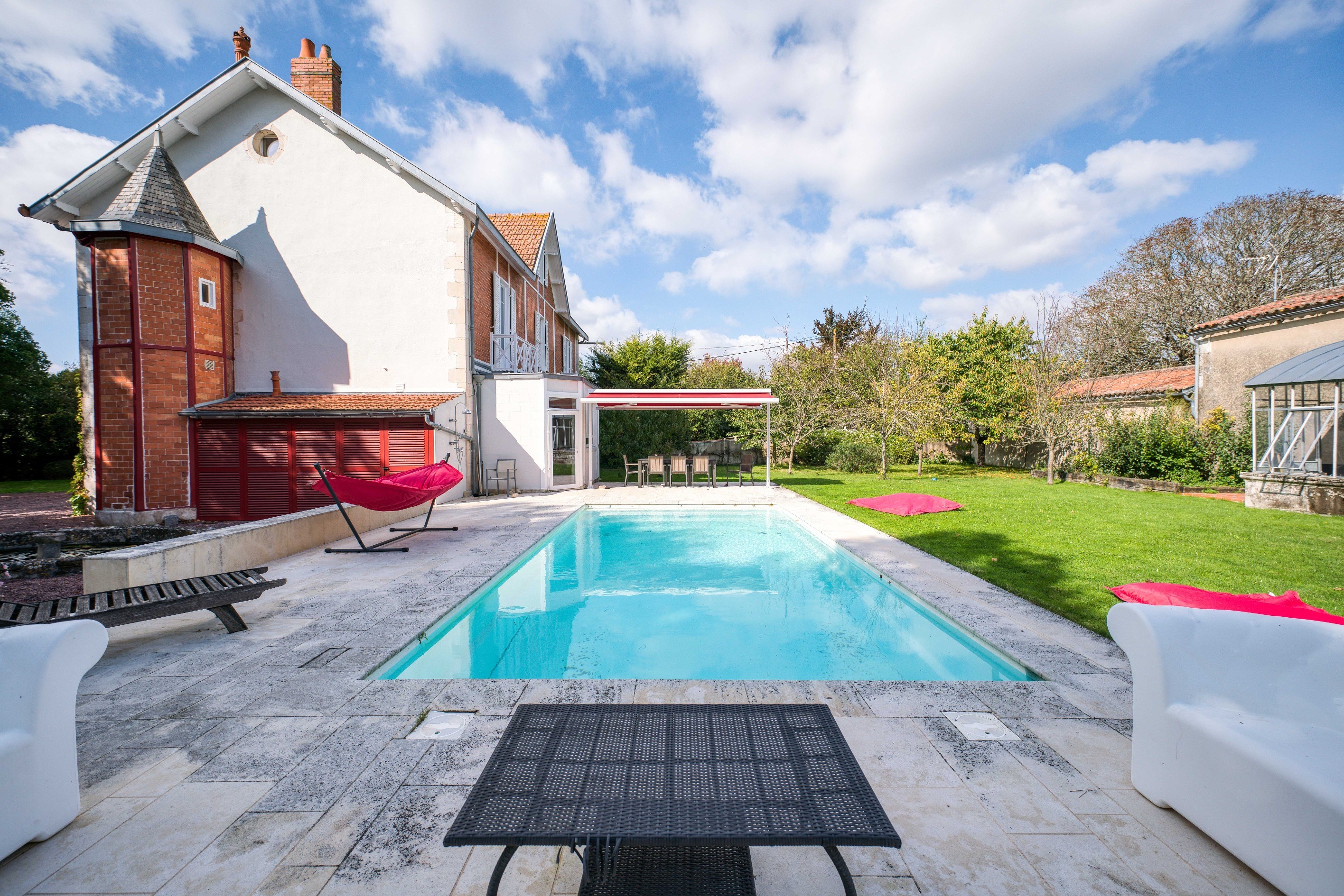  Character house on its wooded park, five minutes by bike from the La Rochelle m… - 物件實景
