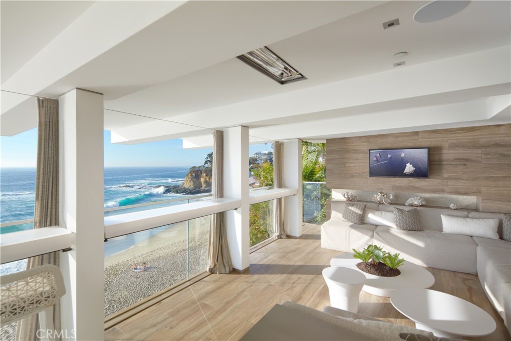 Laguna Beach, California, 92651, United States, 3 Bedrooms Bedrooms, ,4 BathroomsBathrooms,Residential,For Sale,1688637