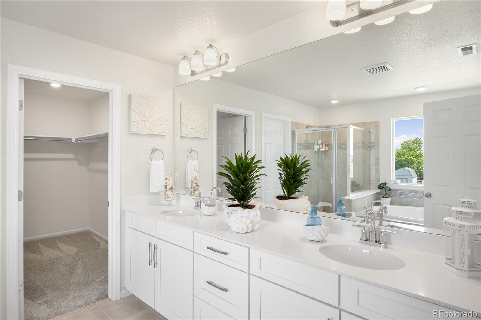 Henderson, Colorado, 80640, United States, 4 Bedrooms Bedrooms, ,3 BathroomsBathrooms,Residential,For Sale,1827376