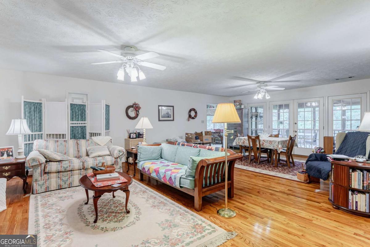 Comer, Georgia, 30629, United States, 5 Bedrooms Bedrooms, ,3 BathroomsBathrooms,Residential,For Sale,1991082