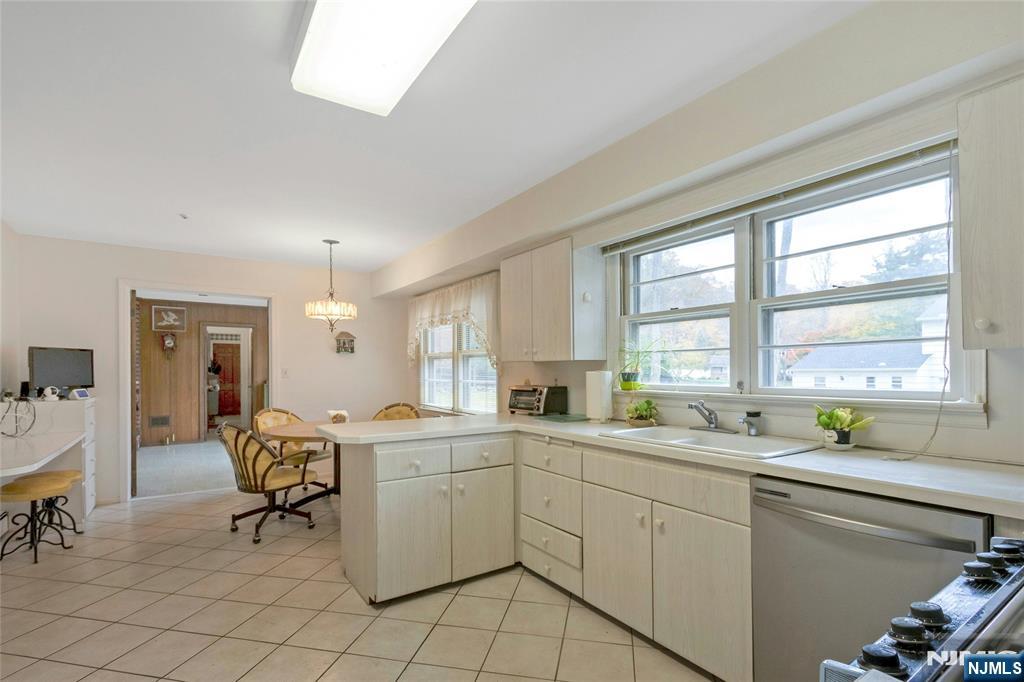 River Vale, New Jersey, 07675, United States, 4 Bedrooms Bedrooms, ,3 BathroomsBathrooms,Residential,For Sale,1987522