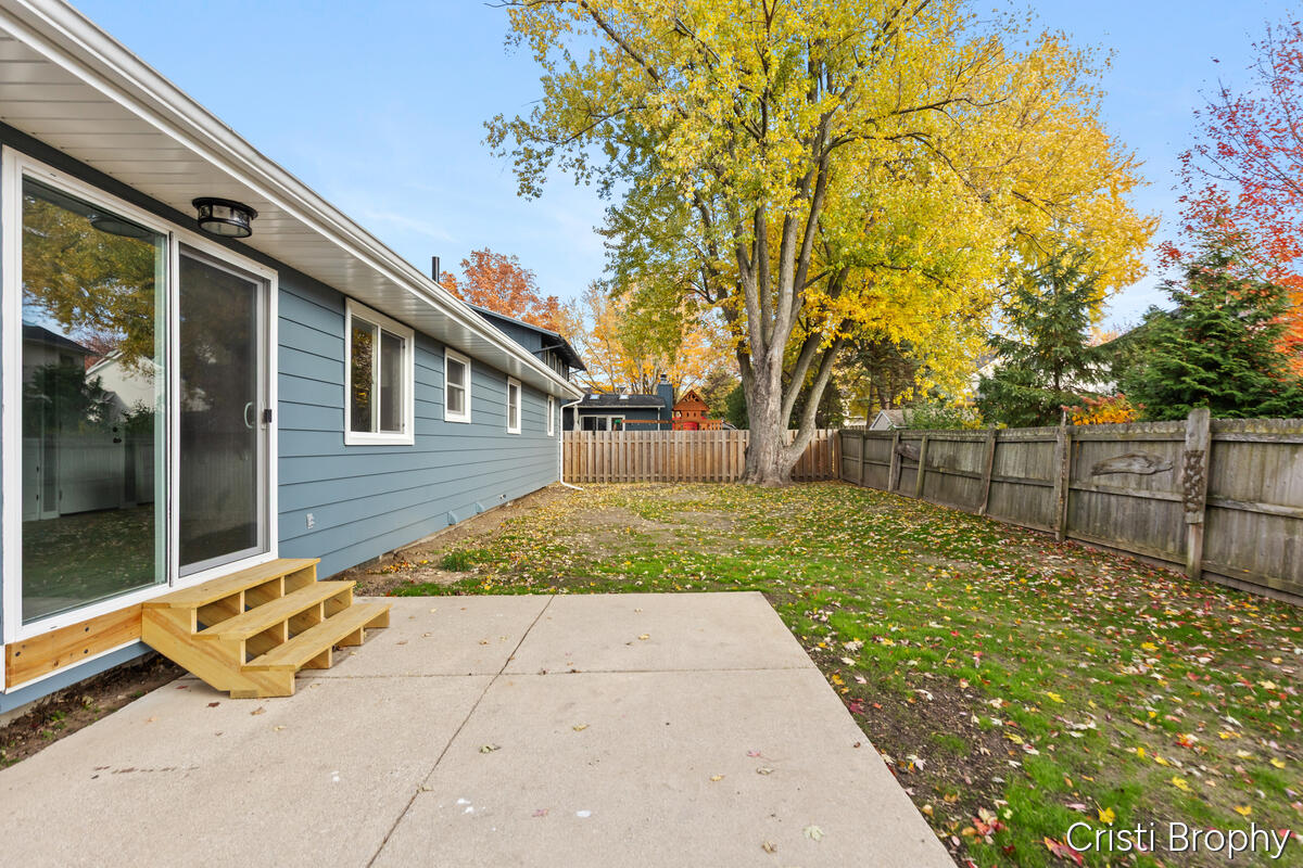 Grand Rapids, Michigan, 49506, United States, 4 Bedrooms Bedrooms, ,3 BathroomsBathrooms,Residential,For Sale,1989098