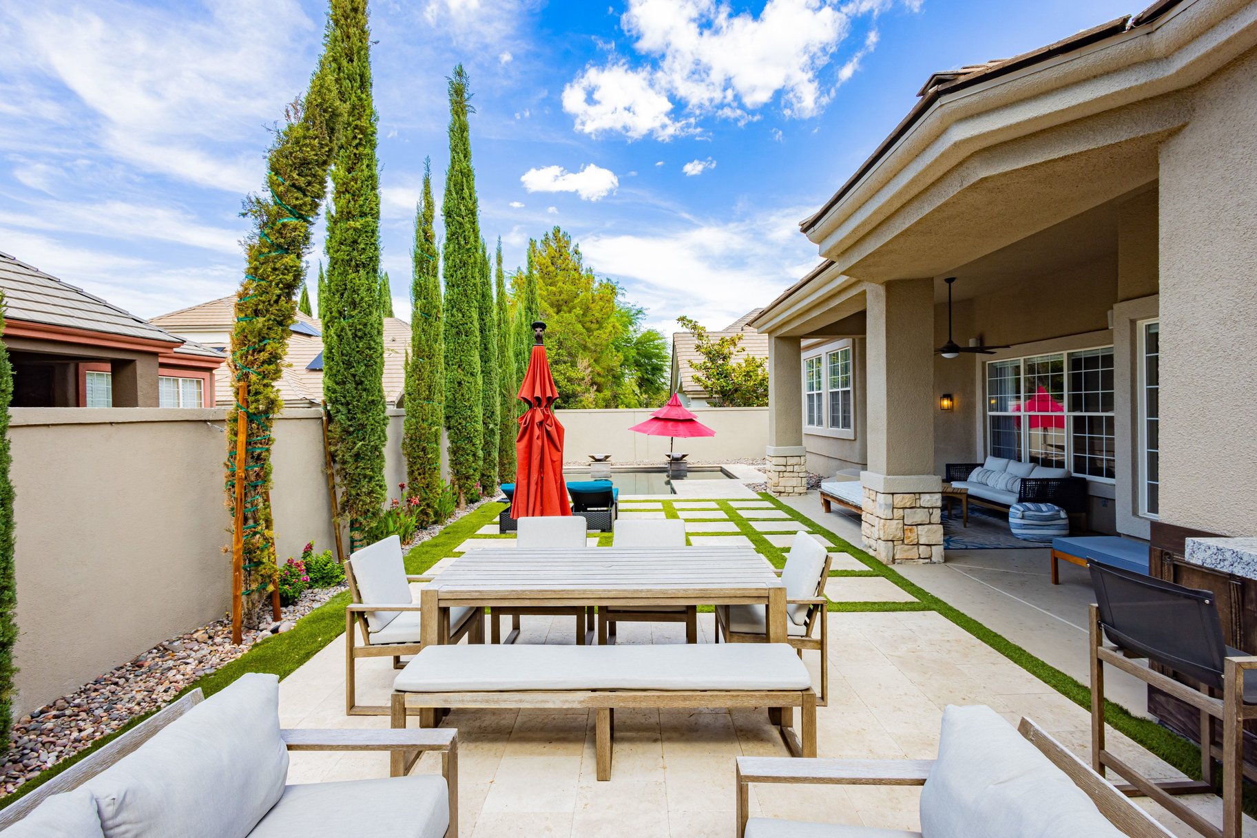  Queensridge single story Home with Backyard Oasis - 物件實景