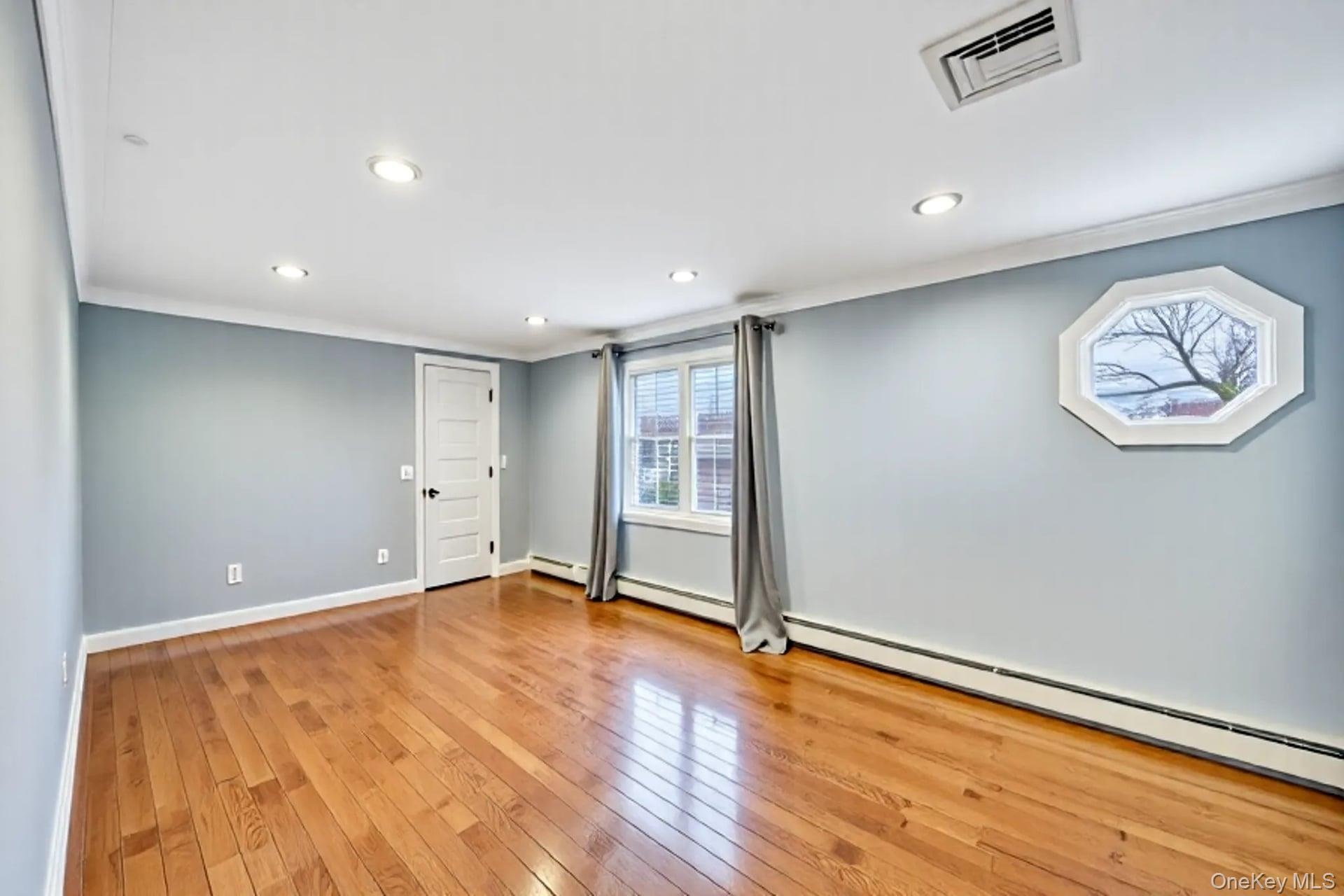 Lindenhurst, New York, 11757, United States, 5 Bedrooms Bedrooms, ,3 BathroomsBathrooms,Residential,For Sale,1917845