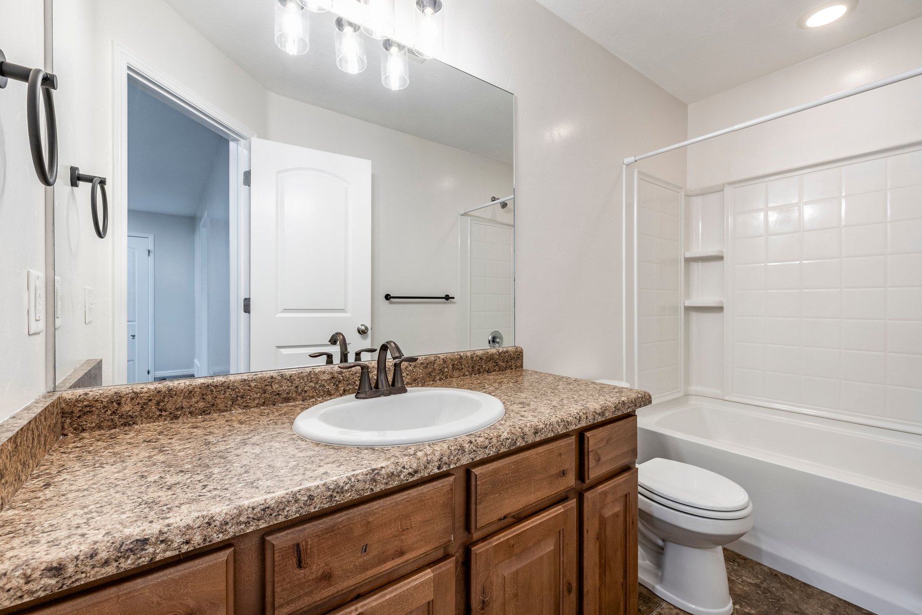  Townhome with Fully Finished Basement - 物件實景