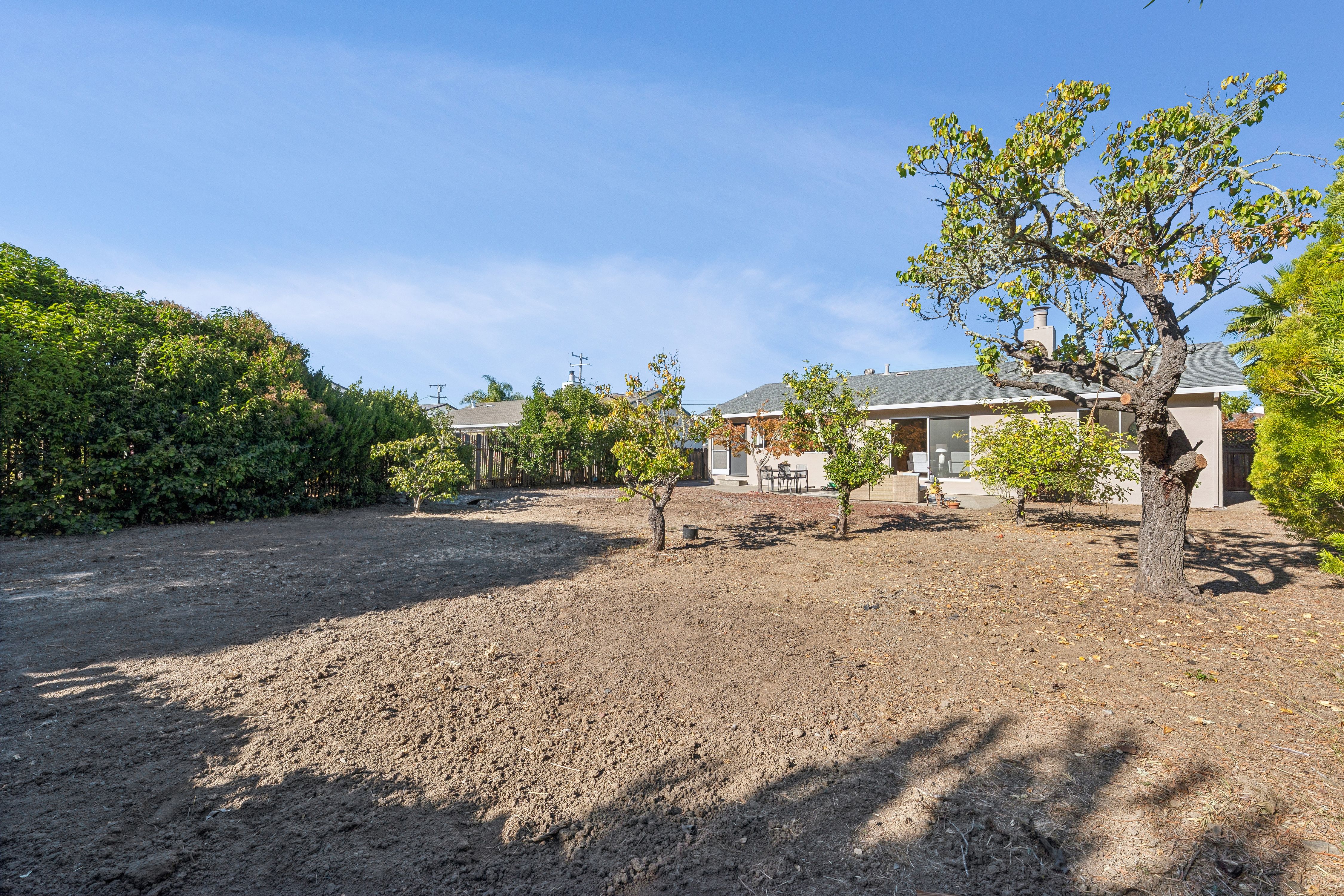  Large and Level Lot in Madera Gardens - 物件實景