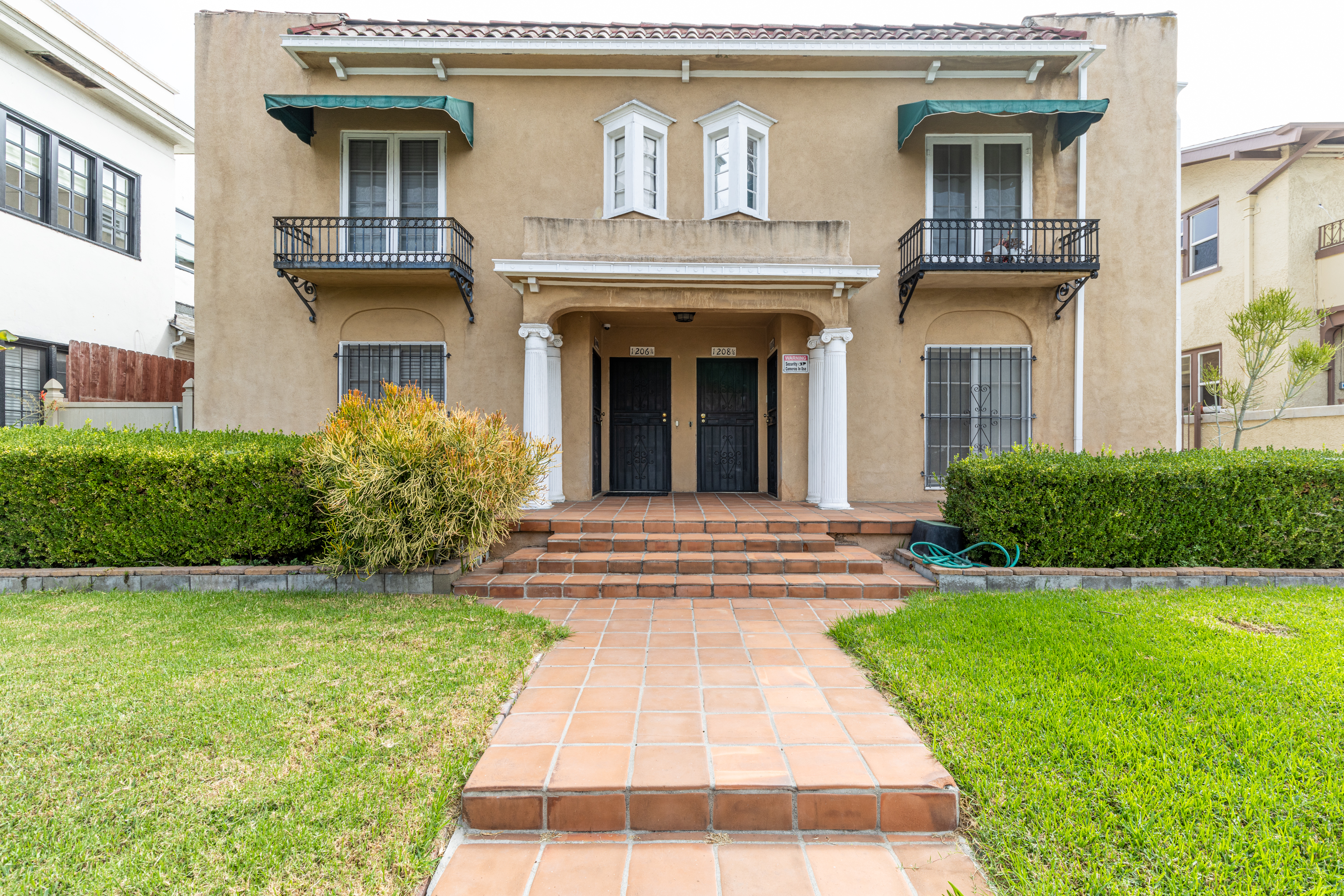 Los Angeles, California, 90019, United States, 8 Bedrooms Bedrooms, ,4 BathroomsBathrooms,Residential,For Sale,1974738