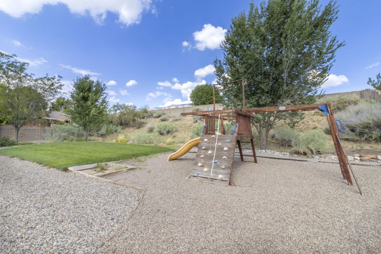 Albuquerque, New Mexico, 87122, United States, 4 Bedrooms Bedrooms, ,3 BathroomsBathrooms,Residential,For Sale,1932671