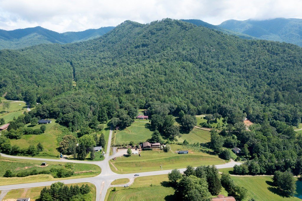 Hayesville, North Carolina, 28904, United States, 3 Bedrooms Bedrooms, ,2 BathroomsBathrooms,Residential,For Sale,1938429