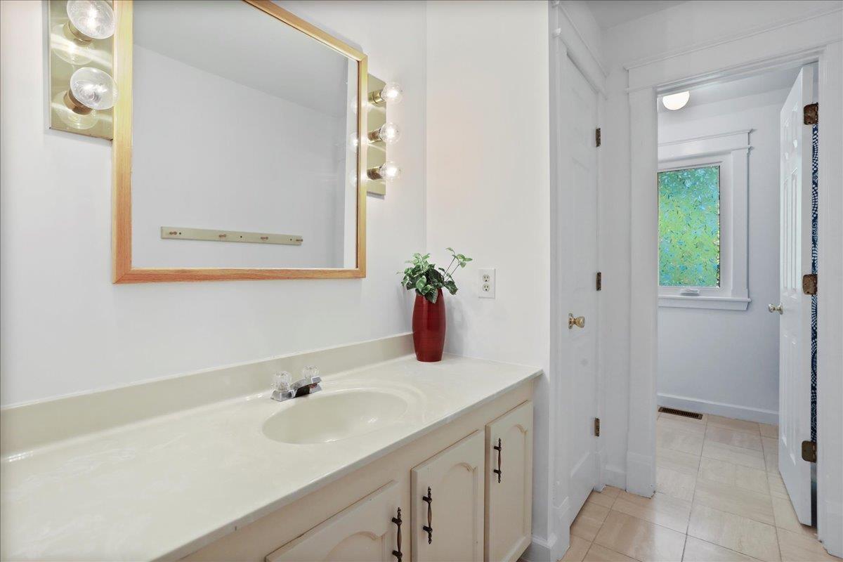 Mcgaheysville, Virginia, 22840, United States, 4 Bedrooms Bedrooms, ,4 BathroomsBathrooms,Residential,For Sale,1877155