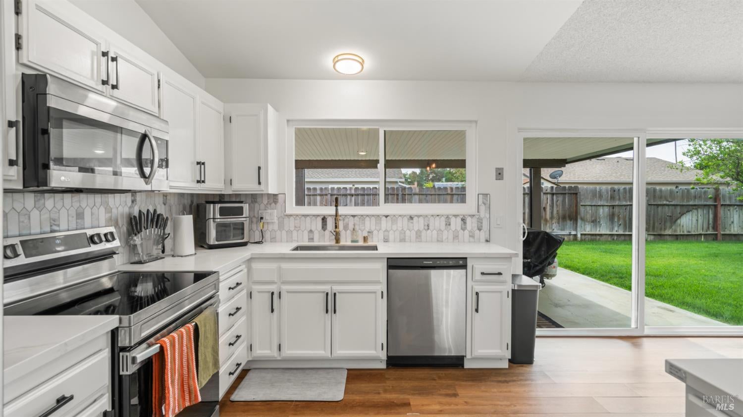 Vacaville, California, 95687, United States, 3 Bedrooms Bedrooms, ,2 BathroomsBathrooms,Residential,For Sale,1959239