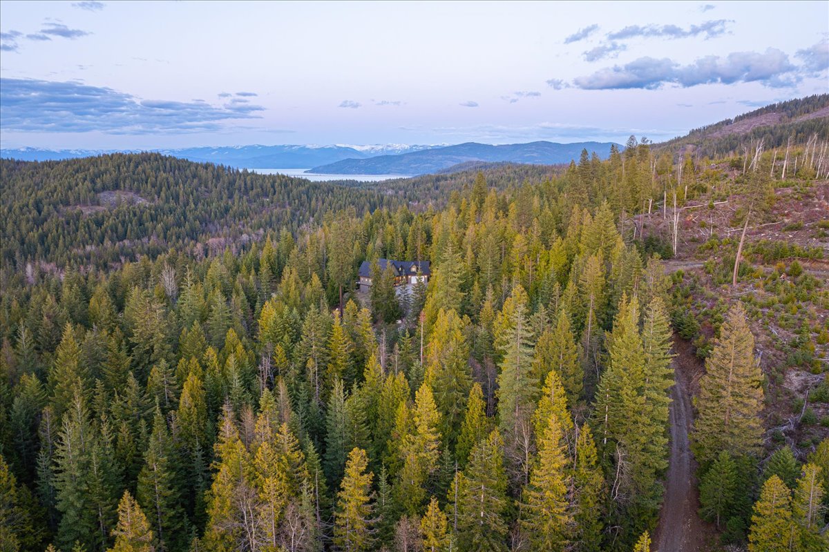 Sagle, Idaho, 83860, United States, 3 Bedrooms Bedrooms, ,4 BathroomsBathrooms,Residential,For Sale,1976949