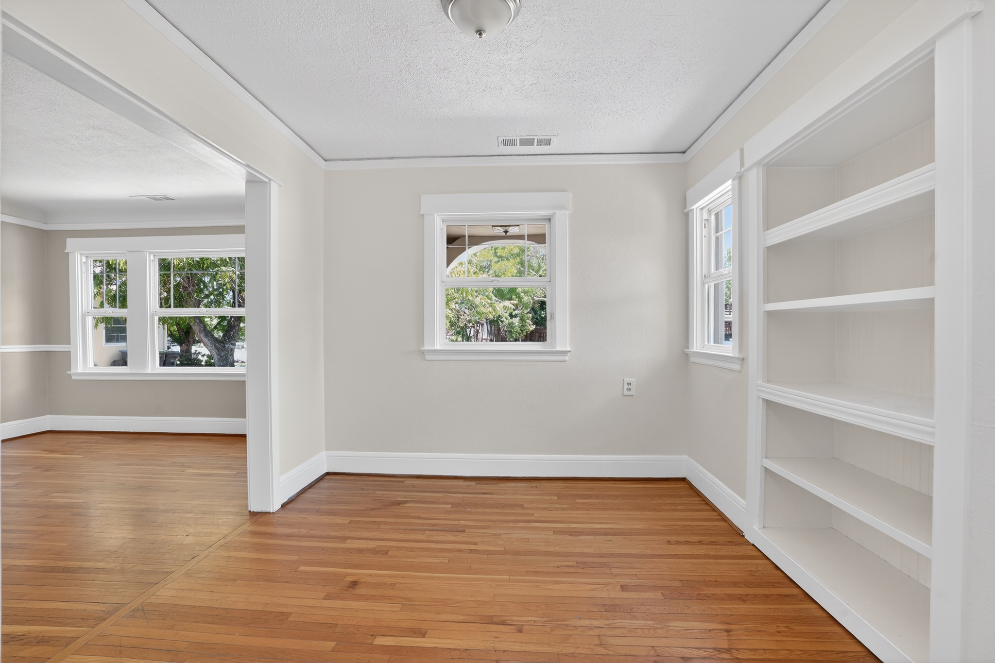  1670 W Poplar St. - 物件實景