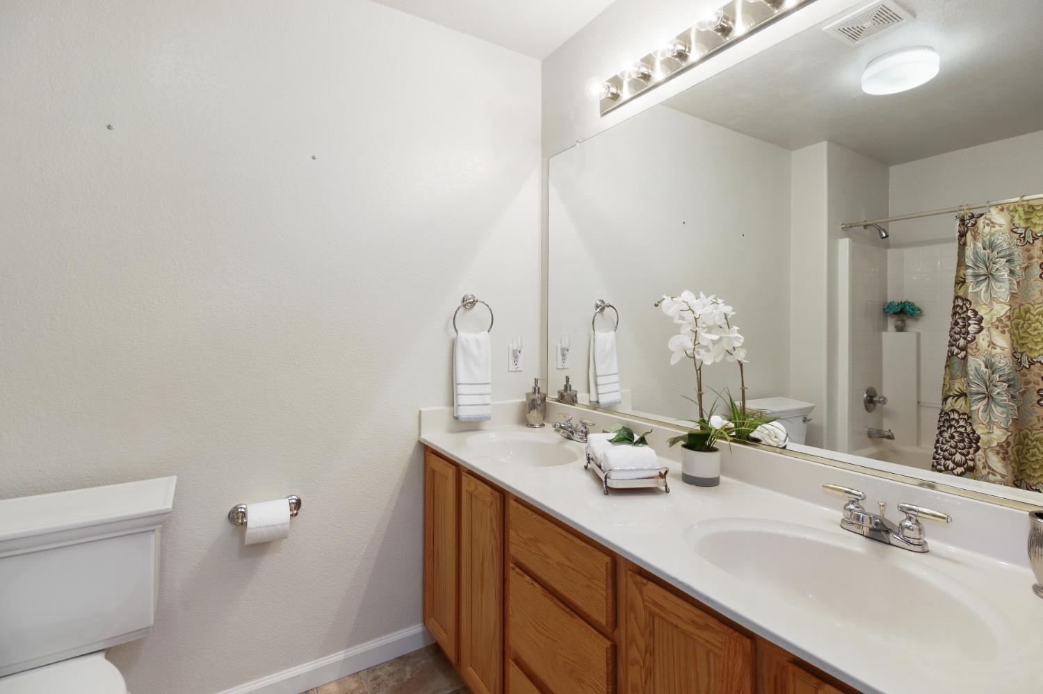 Folsom, California, 95630, United States, 4 Bedrooms Bedrooms, ,3 BathroomsBathrooms,Residential,For Sale,1926196