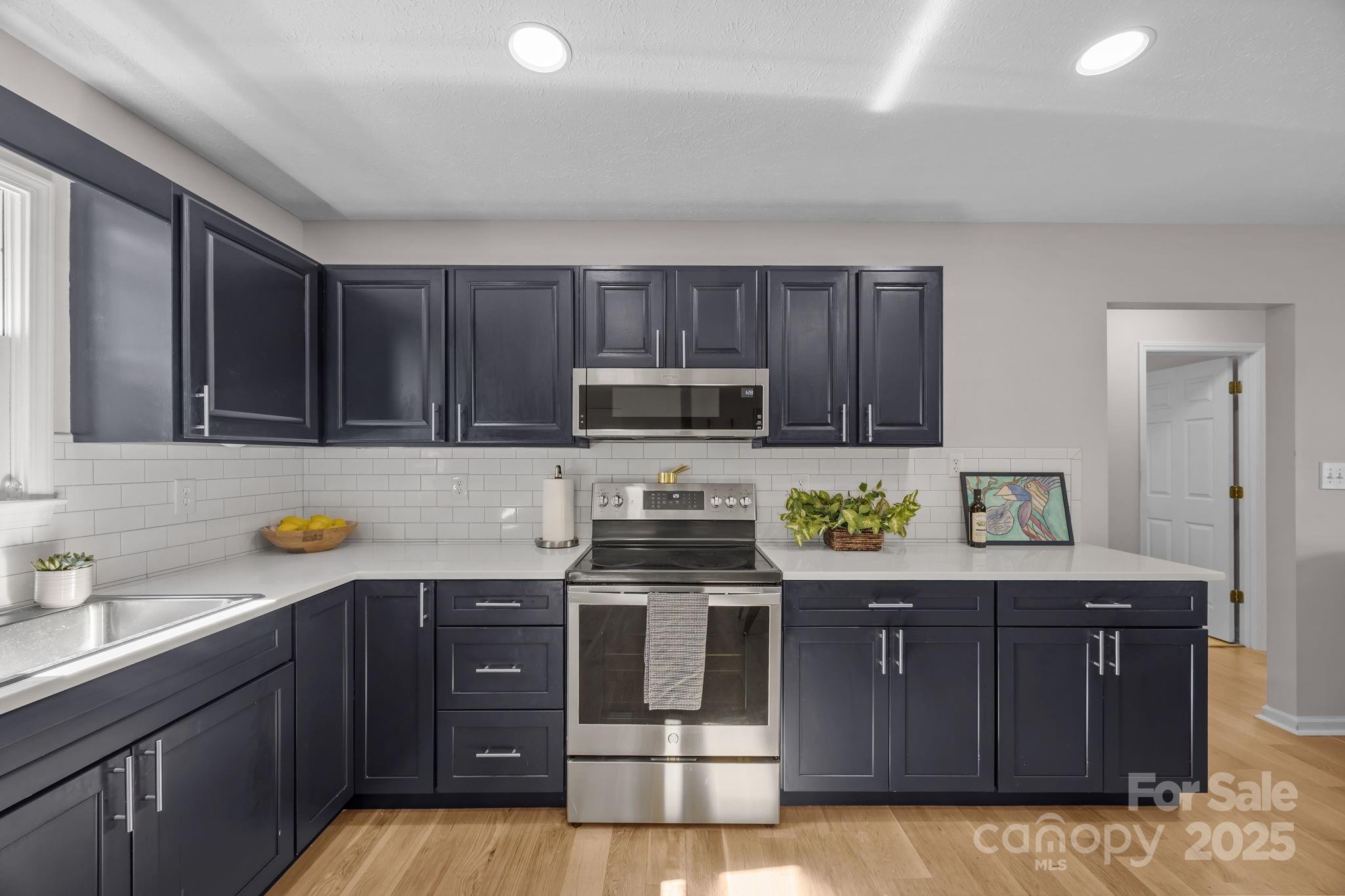 Fairview, North Carolina, 28730, United States, 3 Bedrooms Bedrooms, ,2 BathroomsBathrooms,Residential,For Sale,1990315