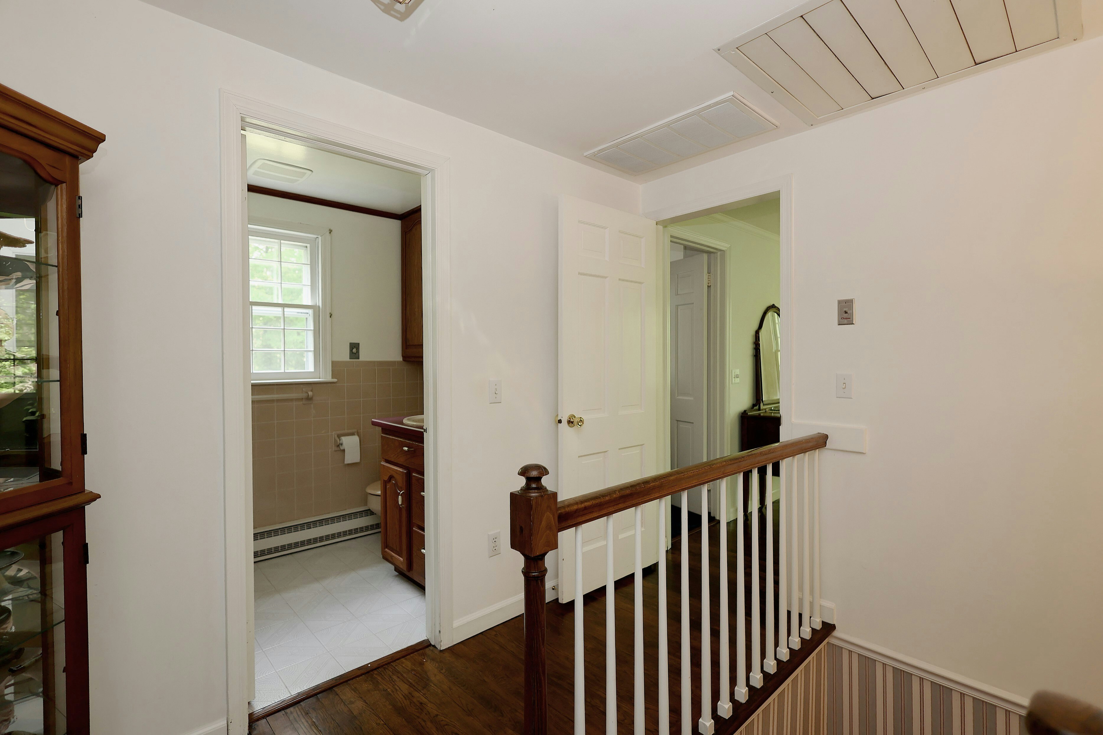  Classic New England Colonial - 物件實景