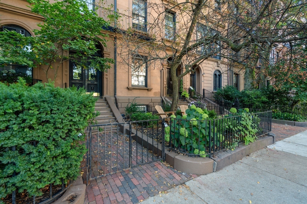 Boston, Massachusetts, 02116, United States, ,1 BathroomBathrooms,Residential,For Sale,1942010