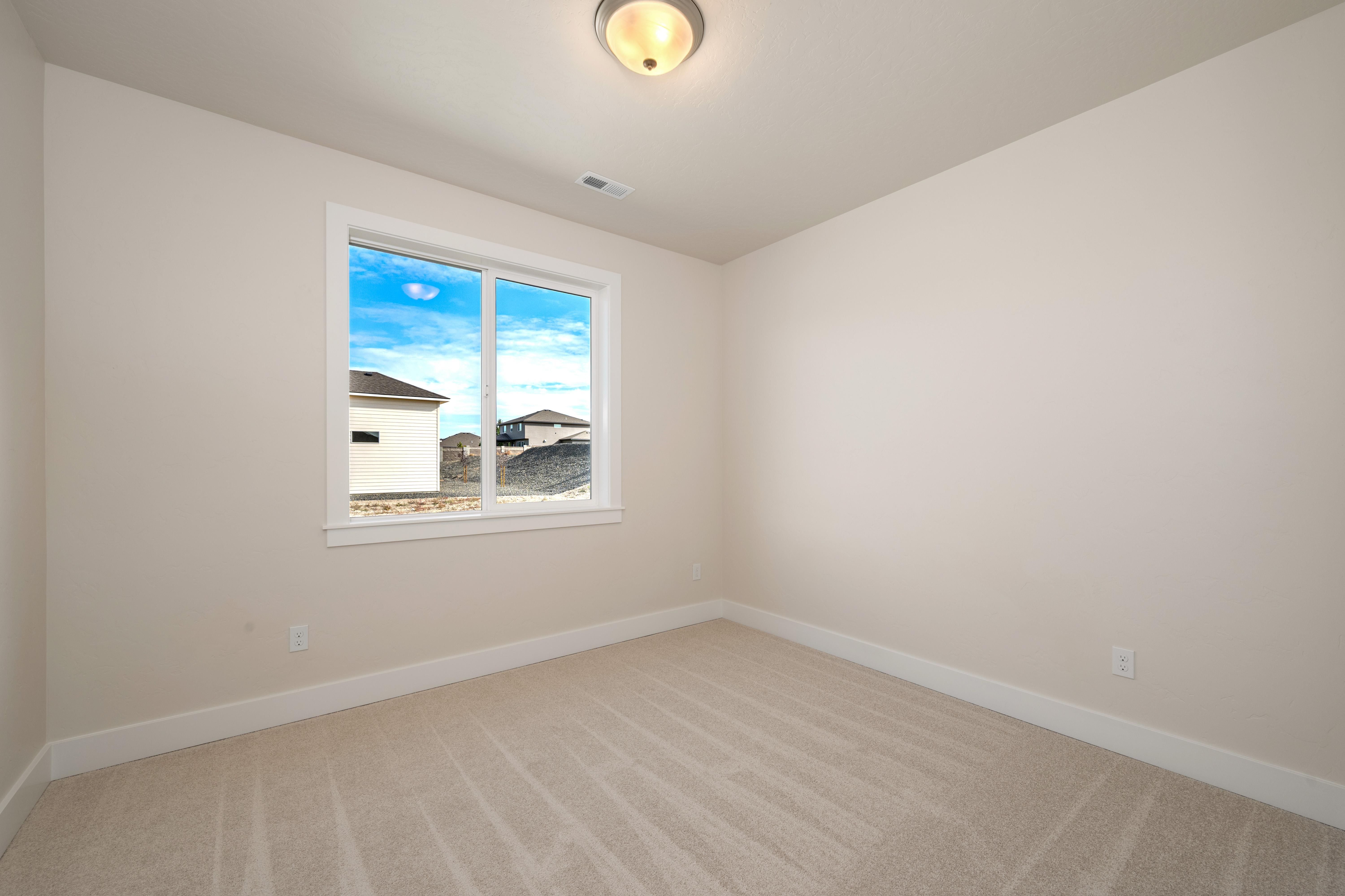  Apple Valley Gem with4 Beds and Custom Finishes - 物件實景