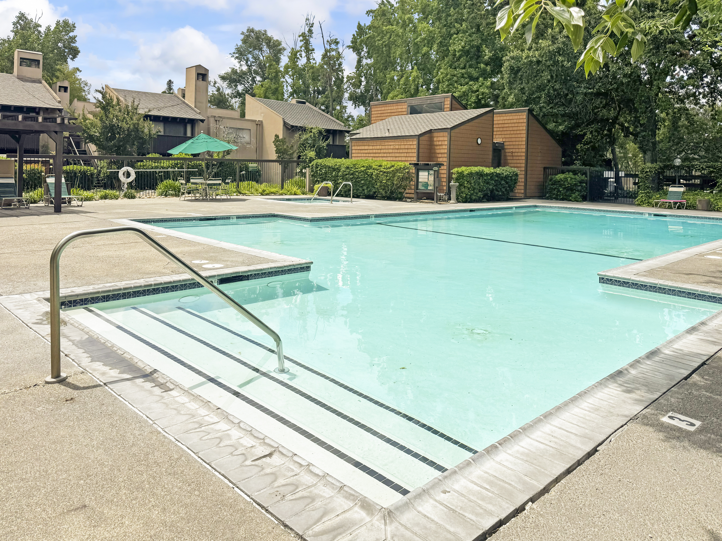  709 Woodside Lane East #2, Sacramento, CA 95825 - 物件實景