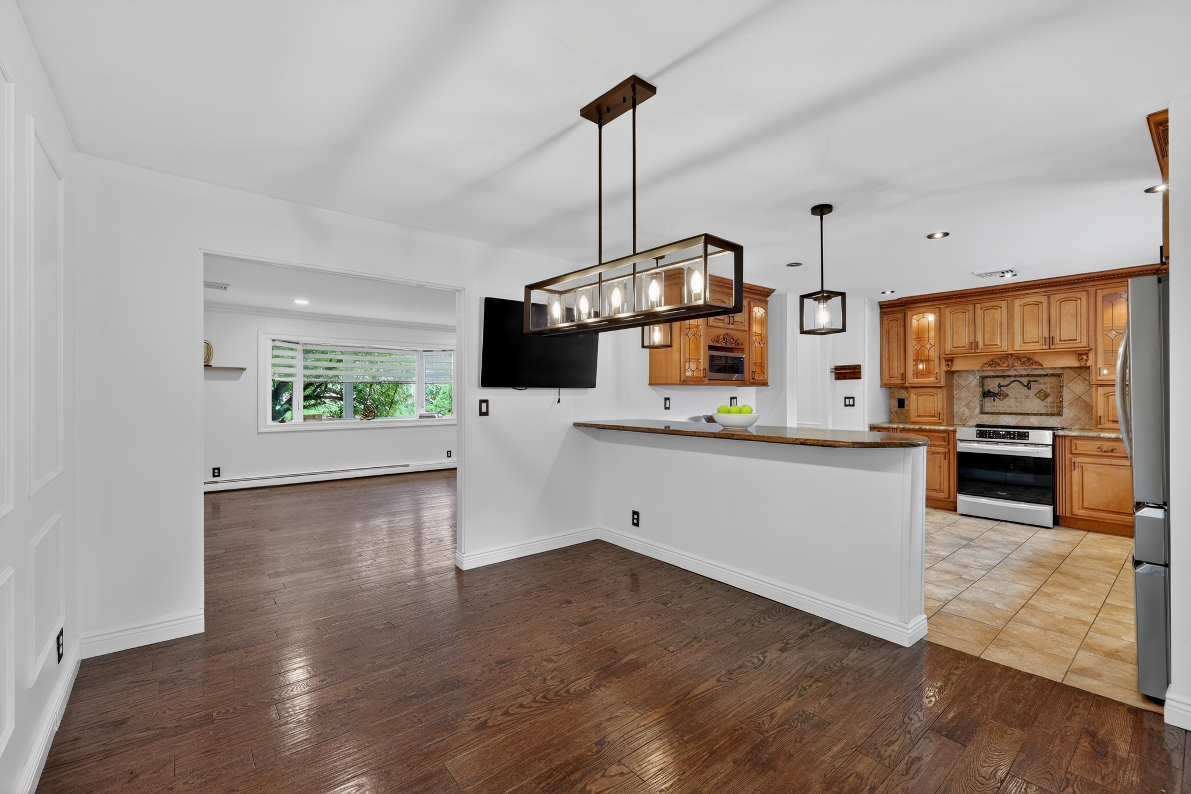  585 Bedford Road - 物件實景