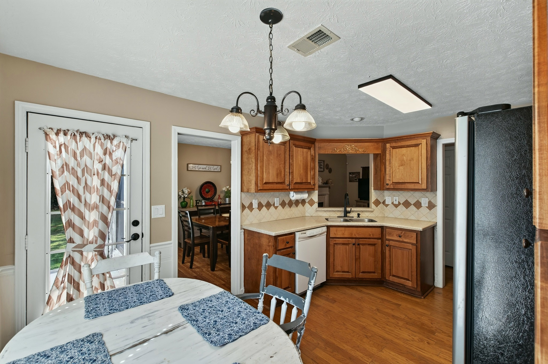  Charming Home on an Expansive 2.8+/- Acre Corner Lot - 物件實景