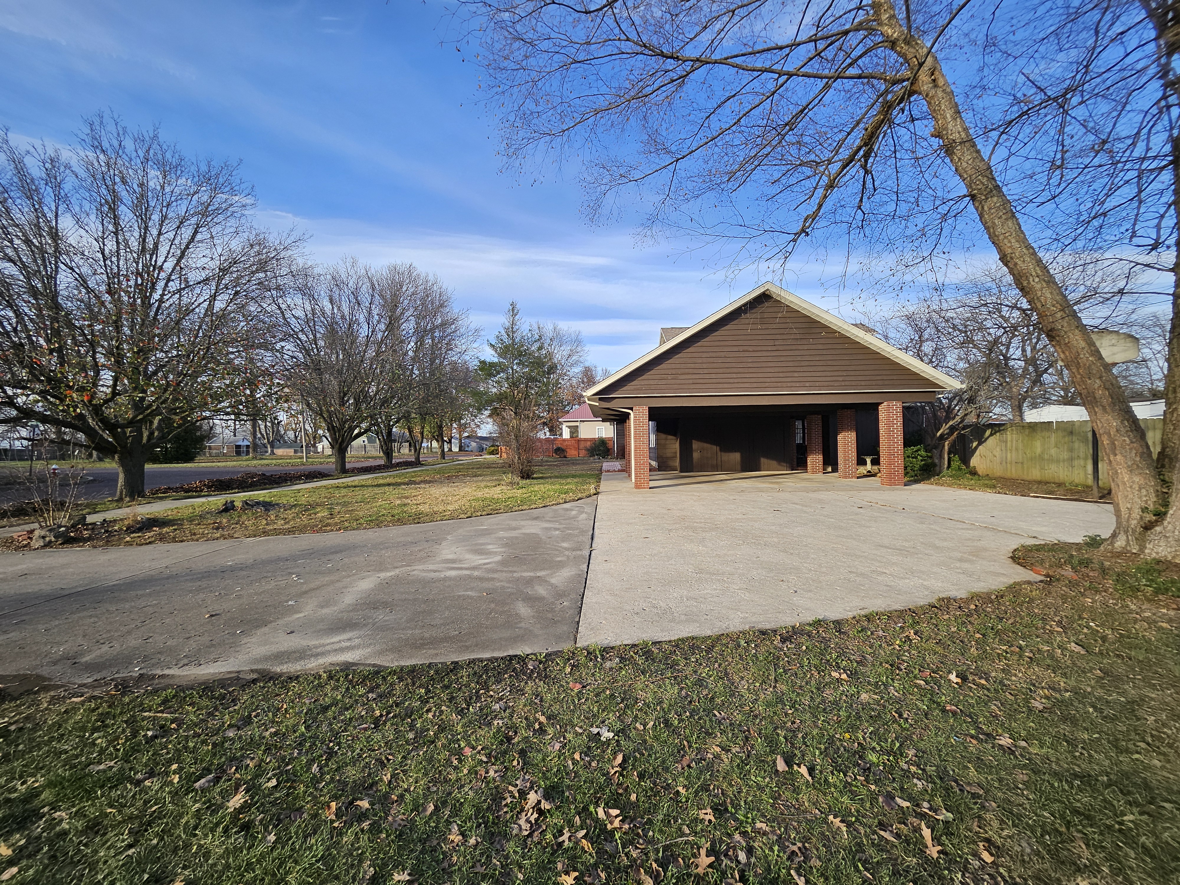 Monett, Missouri, 65708, United States, 4 Bedrooms Bedrooms, ,4 BathroomsBathrooms,Residential,For Sale,1998784