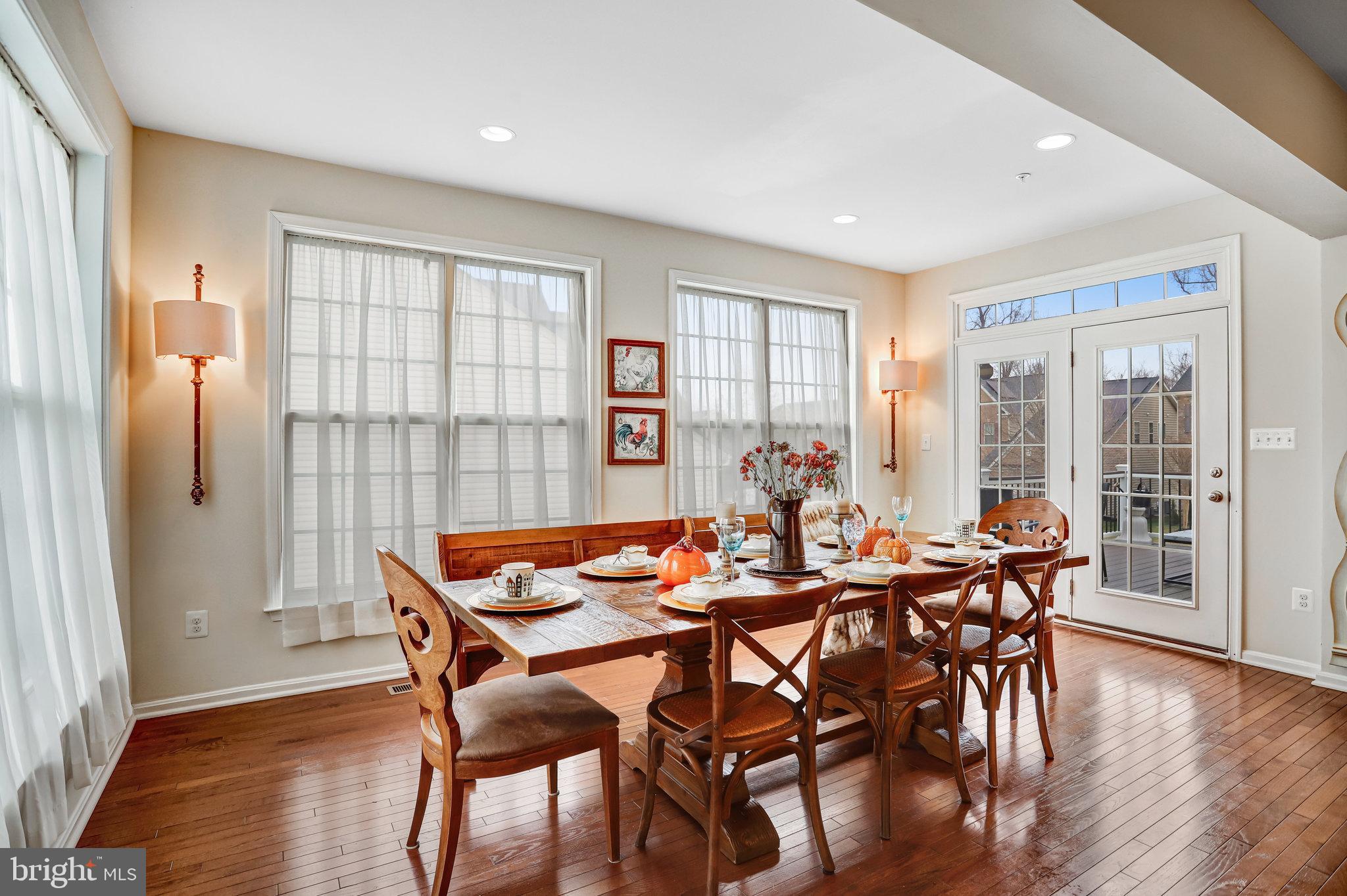 Lanham, Maryland, 20706, United States, 6 Bedrooms Bedrooms, ,5 BathroomsBathrooms,Residential,For Sale,2002849