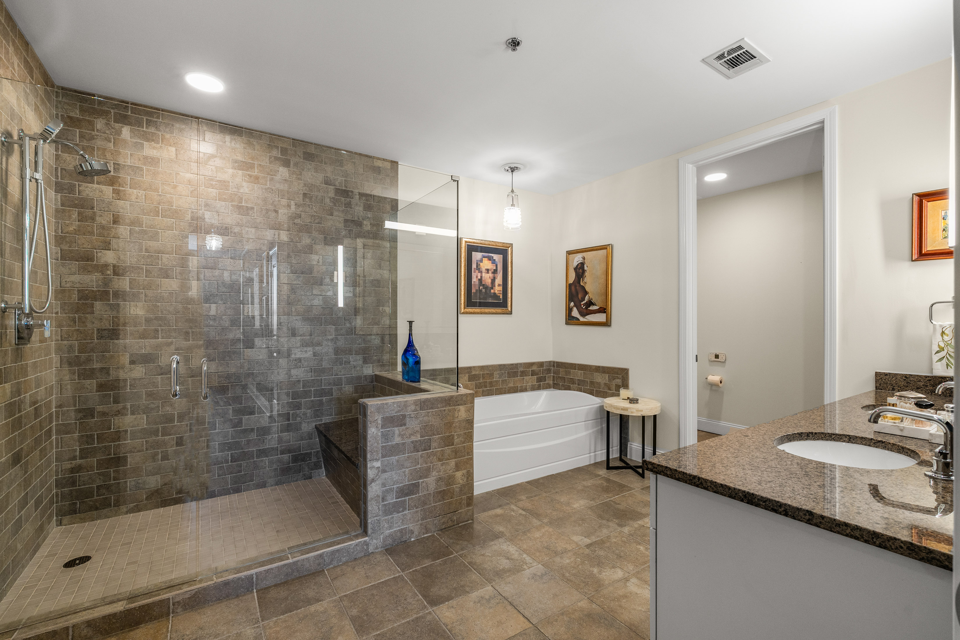  Luxurious Upgraded Three Bedroom Condo with Resort-style Amenities - 物件實景