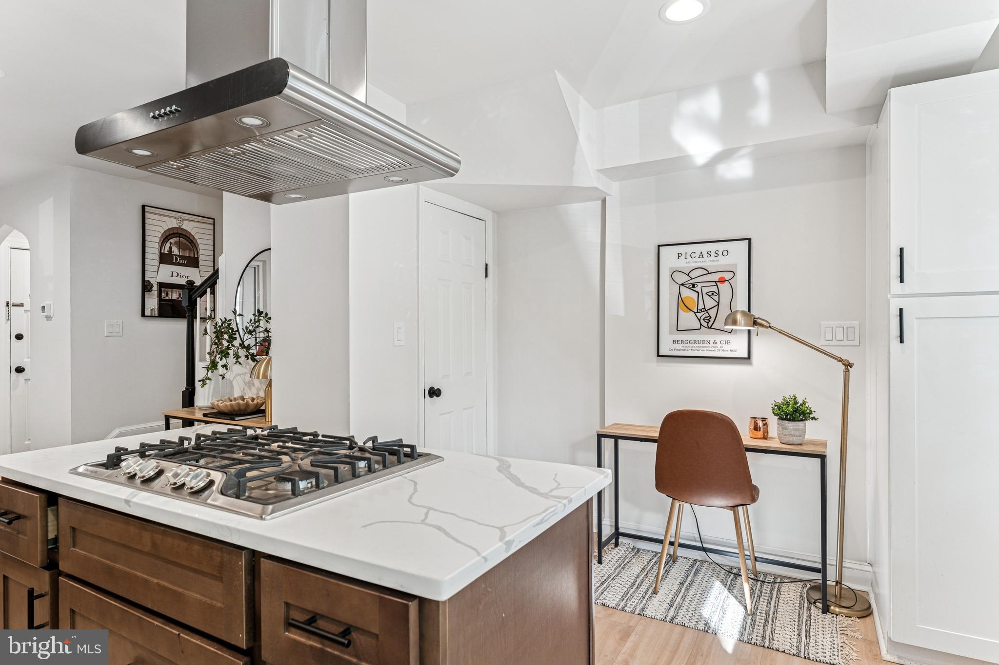 Alexandria, Virginia, 22305, United States, 2 Bedrooms Bedrooms, ,2 BathroomsBathrooms,Residential,For Sale,1974640