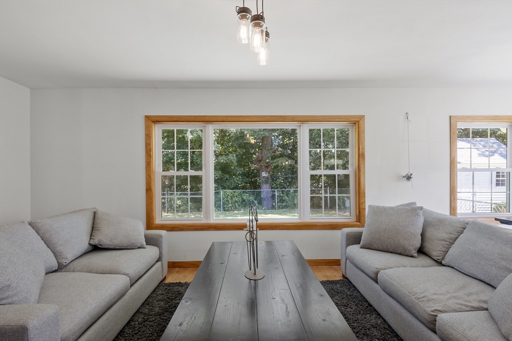 Framingham, Massachusetts, 01701, United States, 4 Bedrooms Bedrooms, ,3 BathroomsBathrooms,Residential,For Sale,1939196