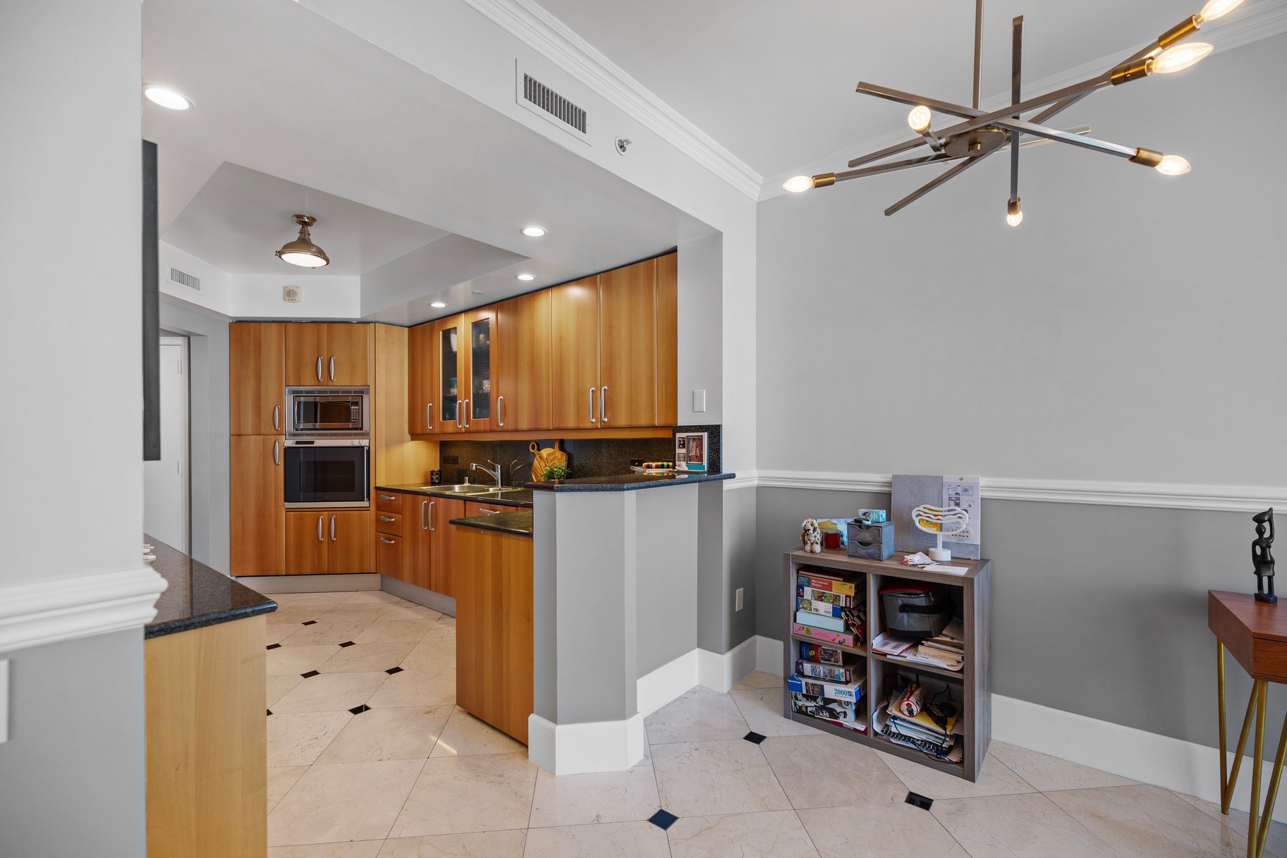  Sophisticated High-Rise Living at Turnberry Place - 物件實景