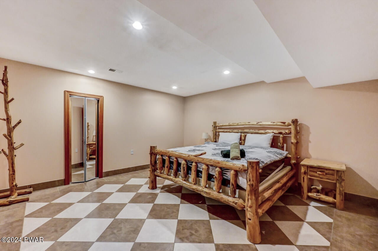 Albrightsville, Pennsylvania, 18210, United States, 4 Bedrooms Bedrooms, ,5 BathroomsBathrooms,Residential,For Sale,1982857