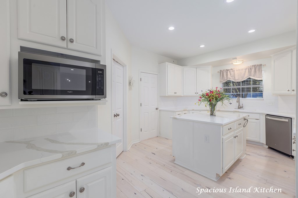 Lufkin, Texas, 75901, United States, 4 Bedrooms Bedrooms, ,5 BathroomsBathrooms,Residential,For Sale,1989881