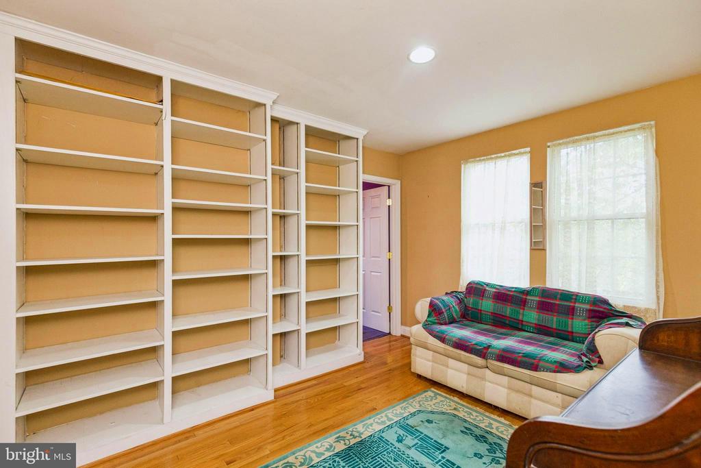 Middleburg, Virginia, 20117, United States, 2 Bedrooms Bedrooms, ,2 BathroomsBathrooms,Residential,For Sale,1976642