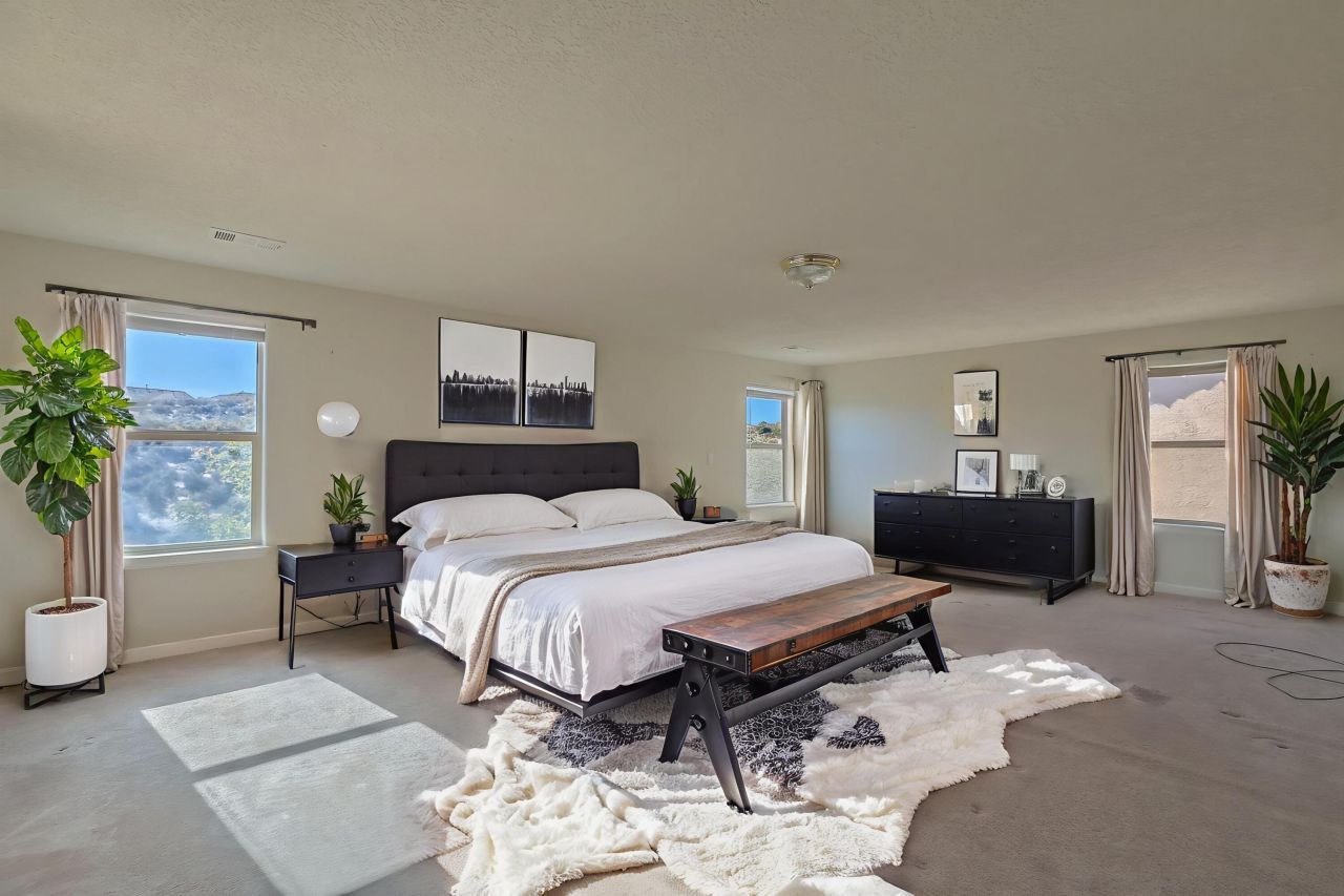 Rio Rancho, New Mexico, 87124, United States, 4 Bedrooms Bedrooms, ,3 BathroomsBathrooms,Residential,For Sale,1987621