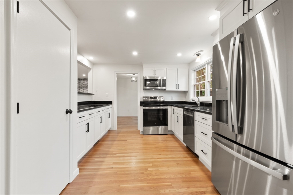 Lowell, Massachusetts, 01852, United States, 4 Bedrooms Bedrooms, ,3 BathroomsBathrooms,Residential,For Sale,1885634