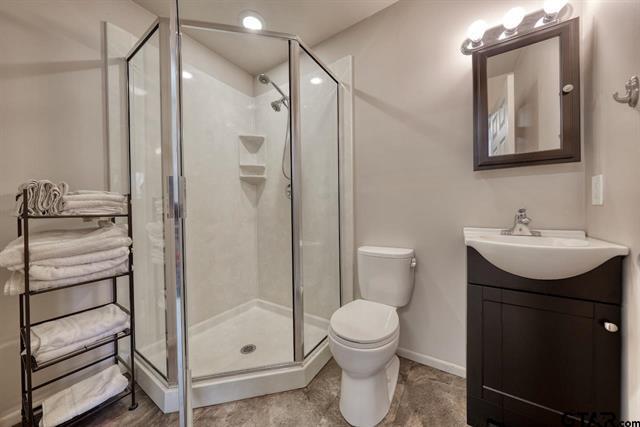 Lindale, Texas, 75771, United States, 4 Bedrooms Bedrooms, ,3 BathroomsBathrooms,Residential,For Sale,1983083